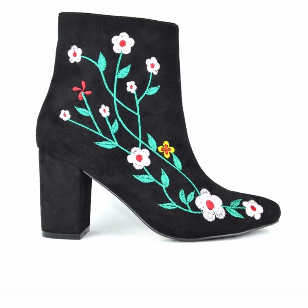 New cute Floral ankle booties 7 1/2